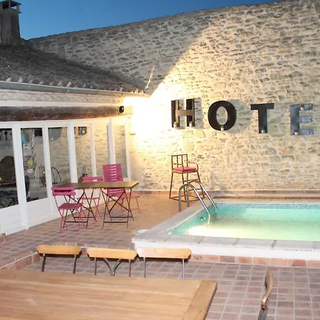 Penzion La Demeure Aubais