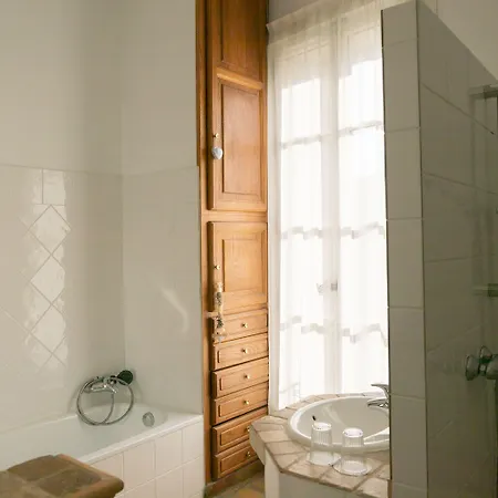 Penzion La Demeure Aubais