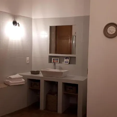 La Demeure Guest house Aubais